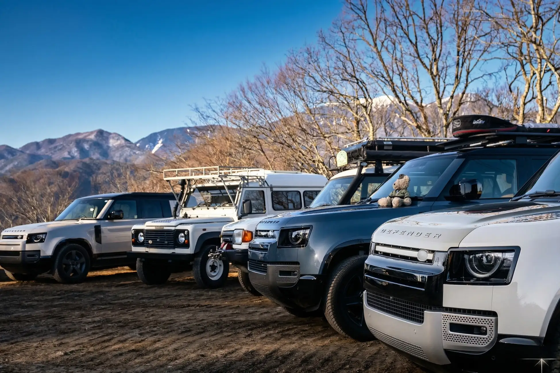 八ヶ岳の自然を背景に集結したDEFENDER