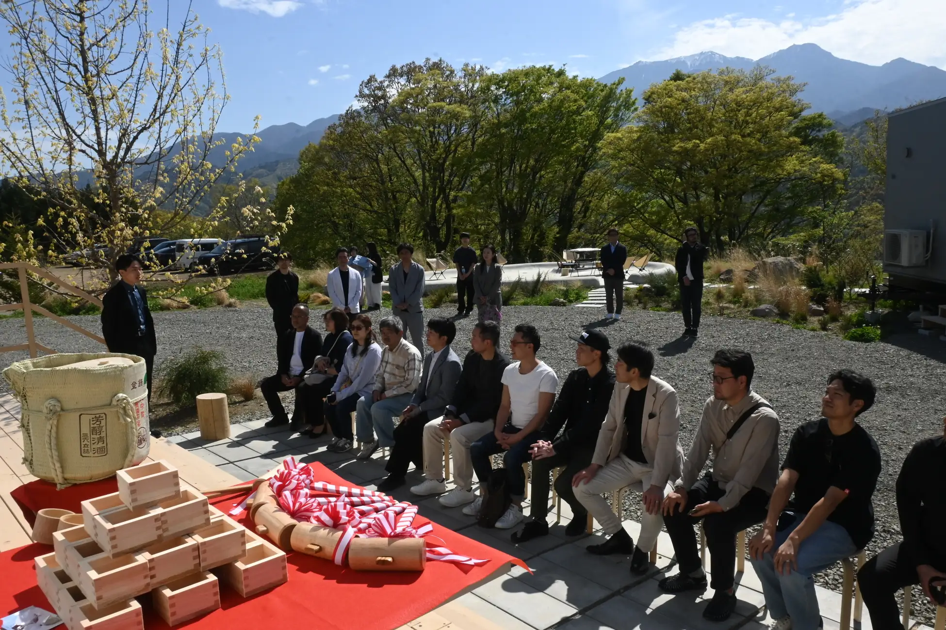 地域パートナーと歩む新たな門出を祝う祝宴の風景