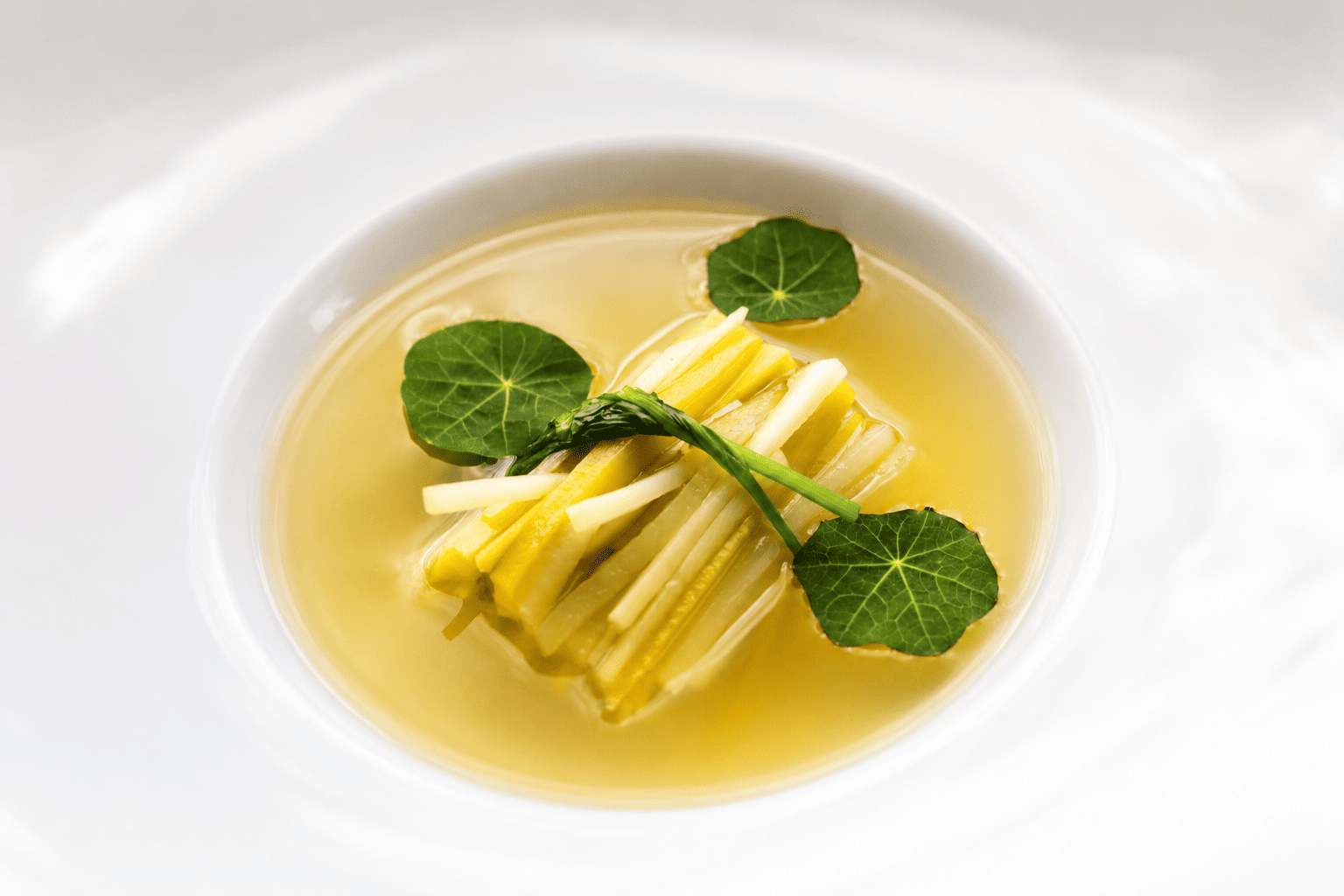 ベジブロスと昆布だしのクリアスープ